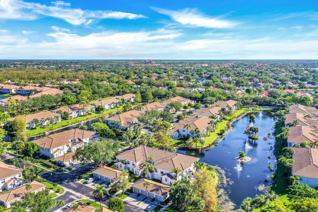 6940 Satinleaf Rd N #101, Naples, FL 34109