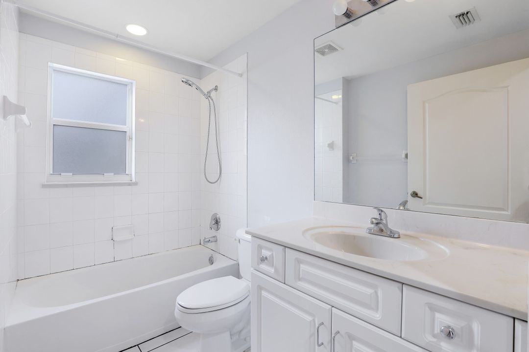 8435 Ibis Cove Cir, Naples, FL 34119