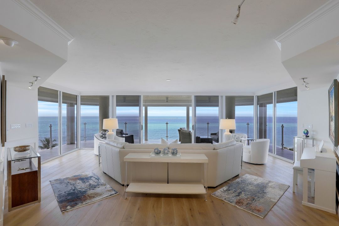 20 Seagate Dr #702, Naples, FL 34103