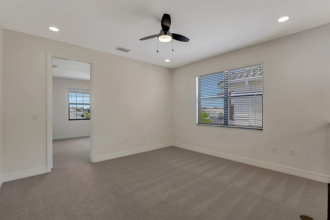 4489 Aurora St, Naples, FL 34119