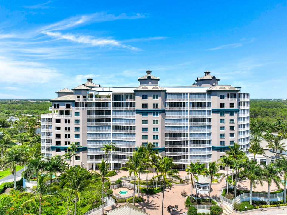 13675 Vanderbilt Dr #610, Naples, FL 34110