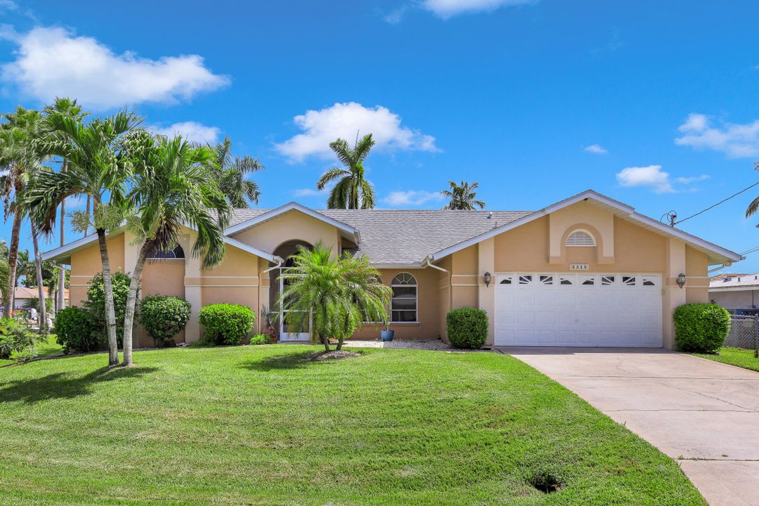 5215 Tamiami Ct, Cape Coral, FL 33904