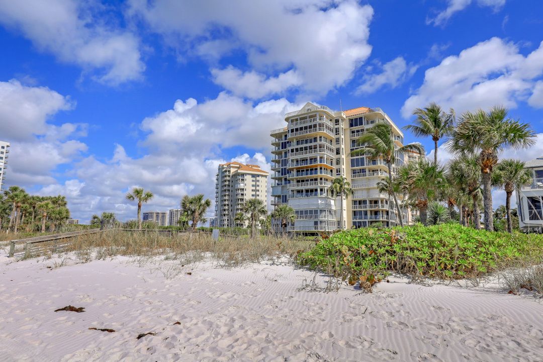 20 Seagate Dr #702, Naples, FL 34103