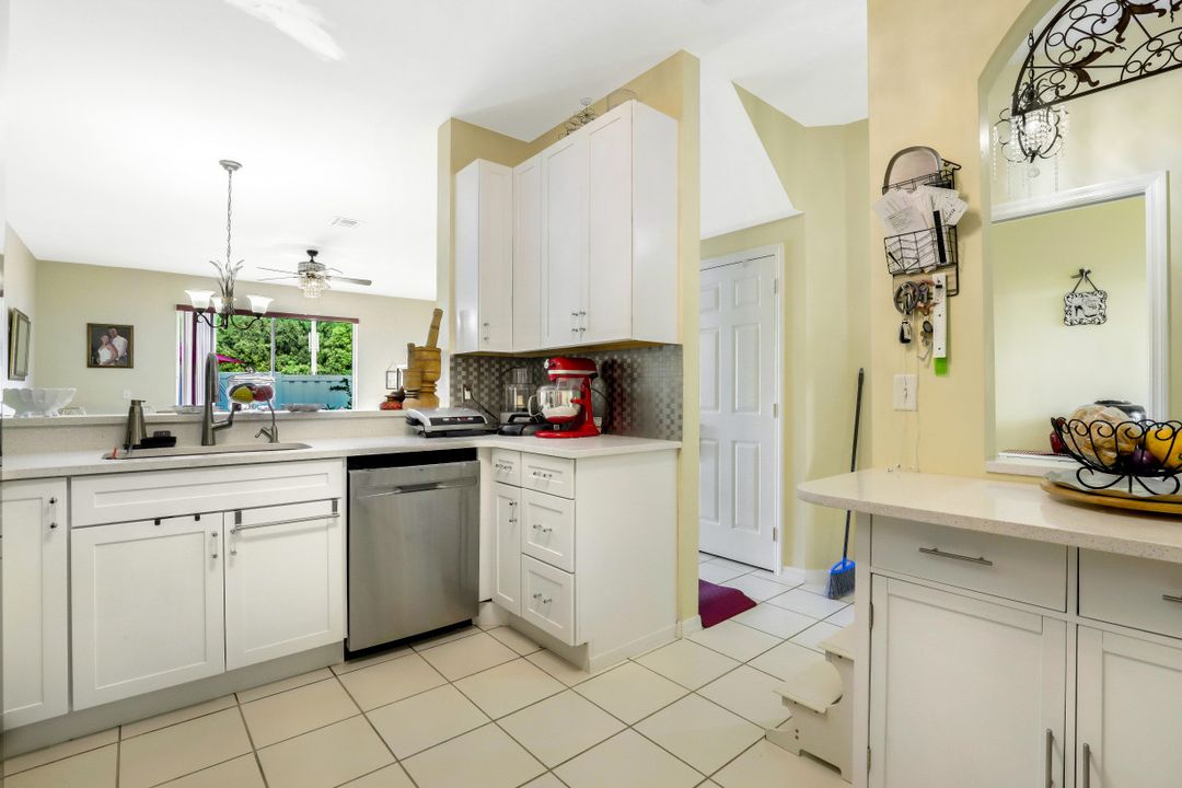 3650 Pine Oak Cir  #102, Fort Myers, FL 33916