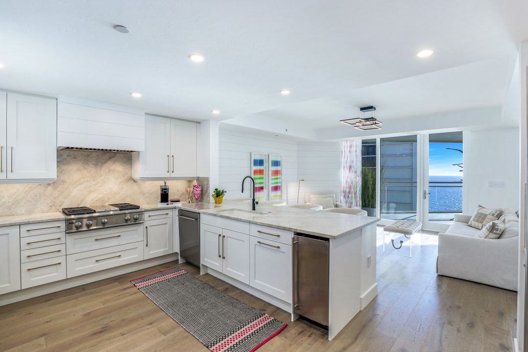11125 Gulf Shore Dr #1001, Naples, FL 34108
