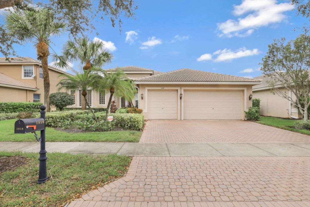 1818 Senegal Date Dr, Naples, FL 34119