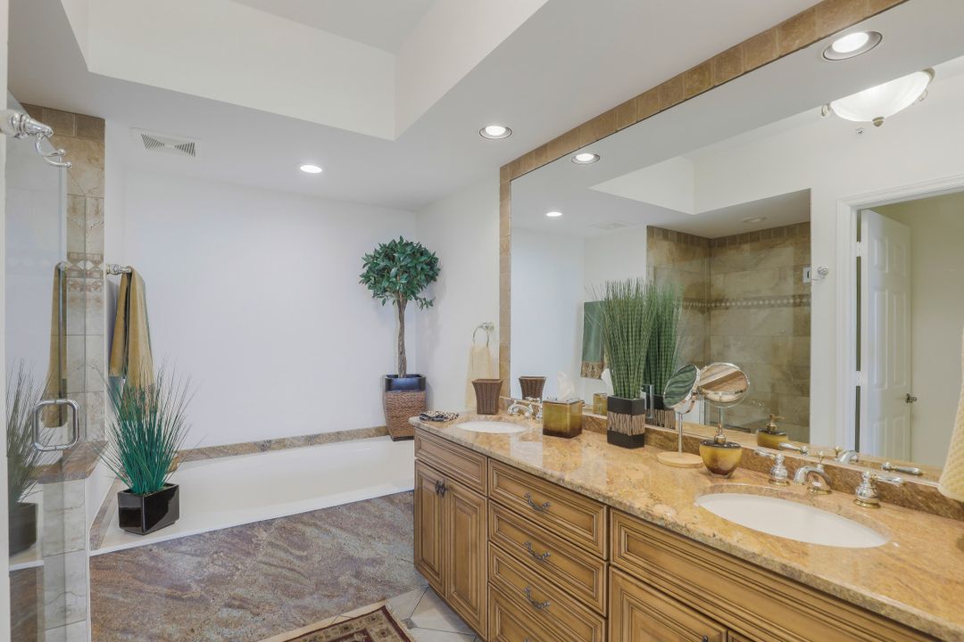 300 Dunes Blvd #1004, Naples, FL 34110