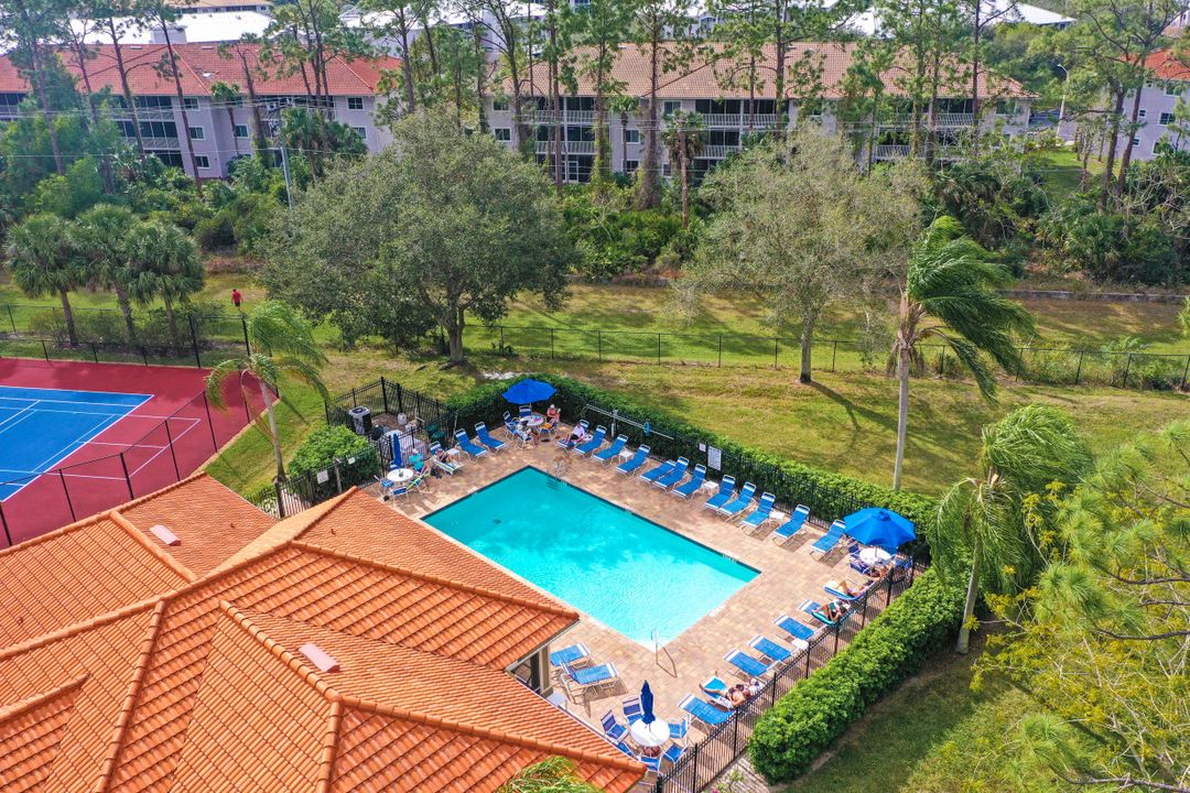 357 Robin Hood Cir #202, Naples, FL 34104