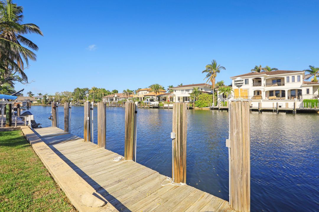 1935 5th St S, Naples, FL 34102