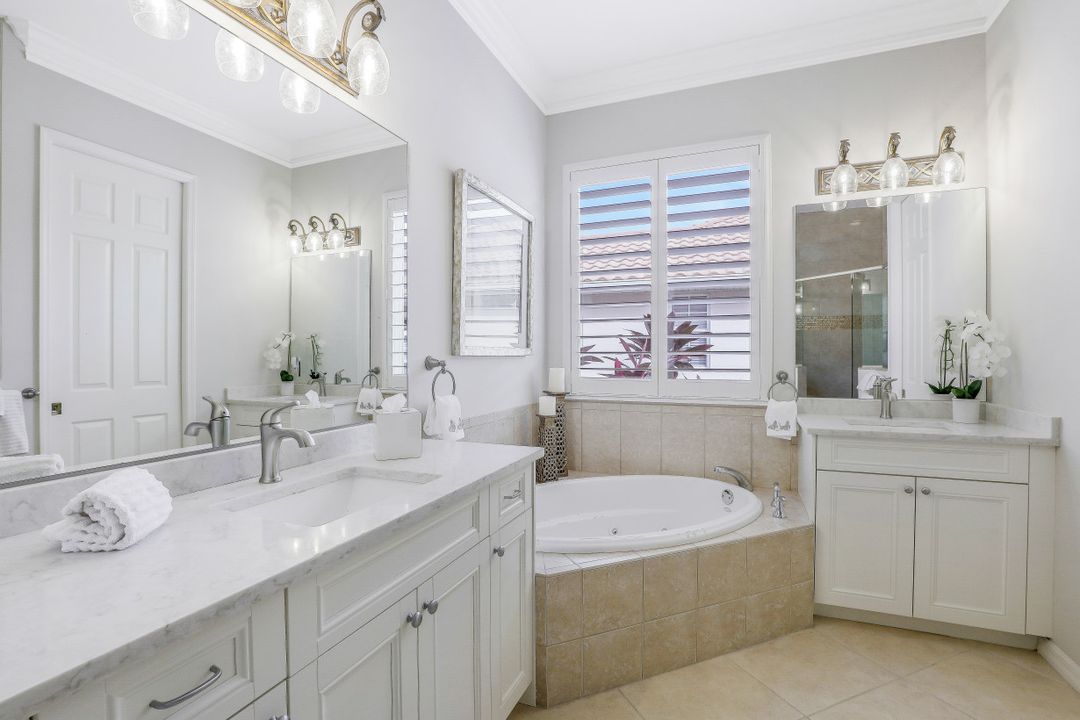 10801 Longshore Way E, Naples, FL 34119