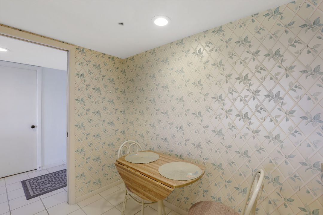 17 Bluebill Ave #602, Naples, FL 34108