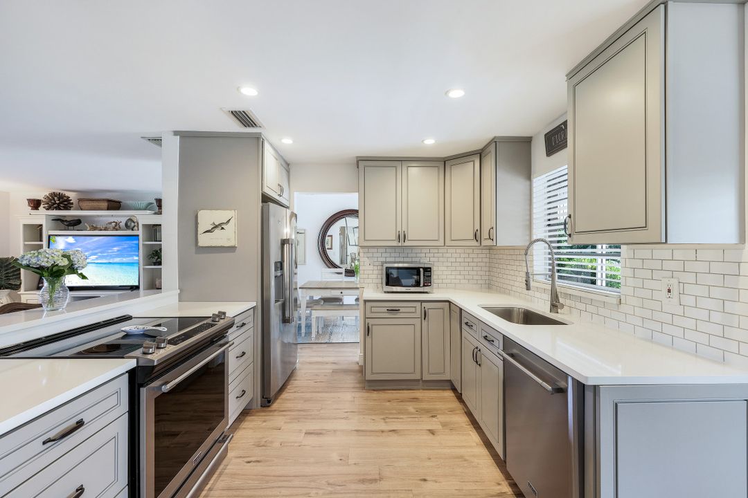 580 105th Ave N, Naples, FL 34108