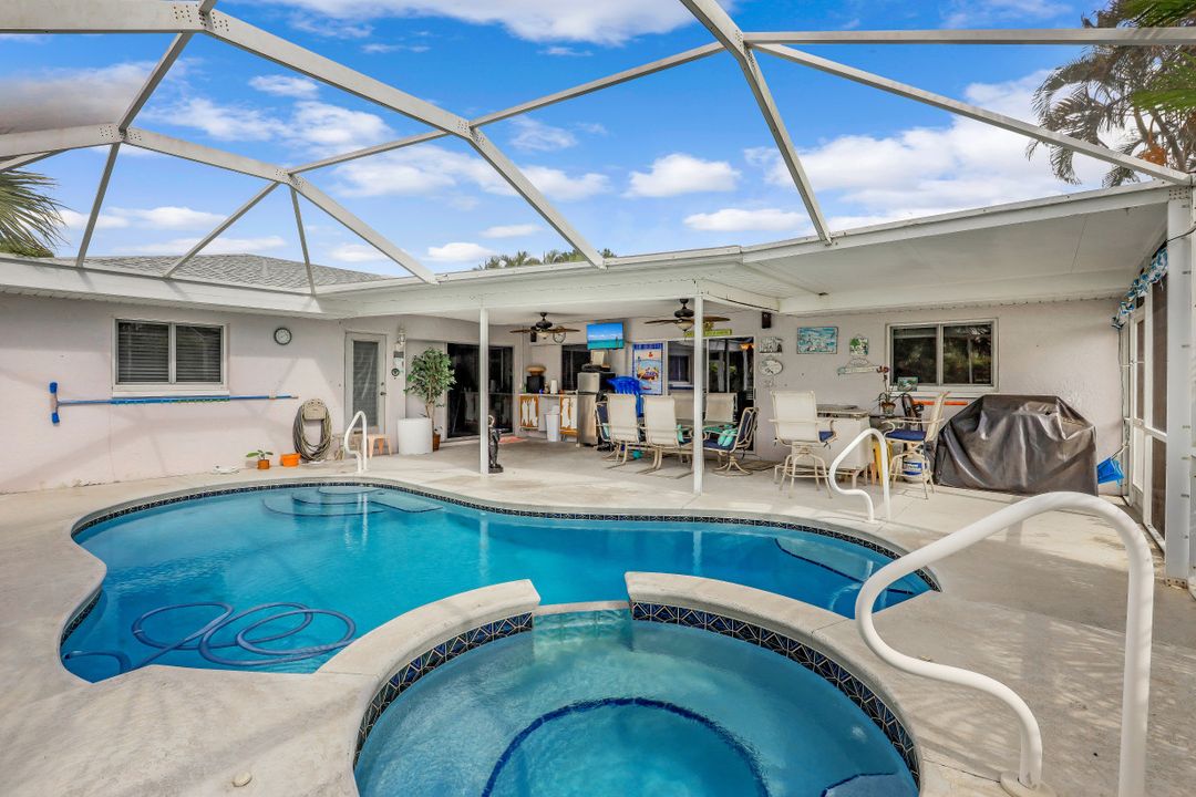 114 SE 7th St, Cape Coral, FL 33990