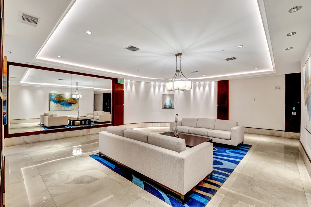 265 Indies Way #1404, Naples, FL 34110