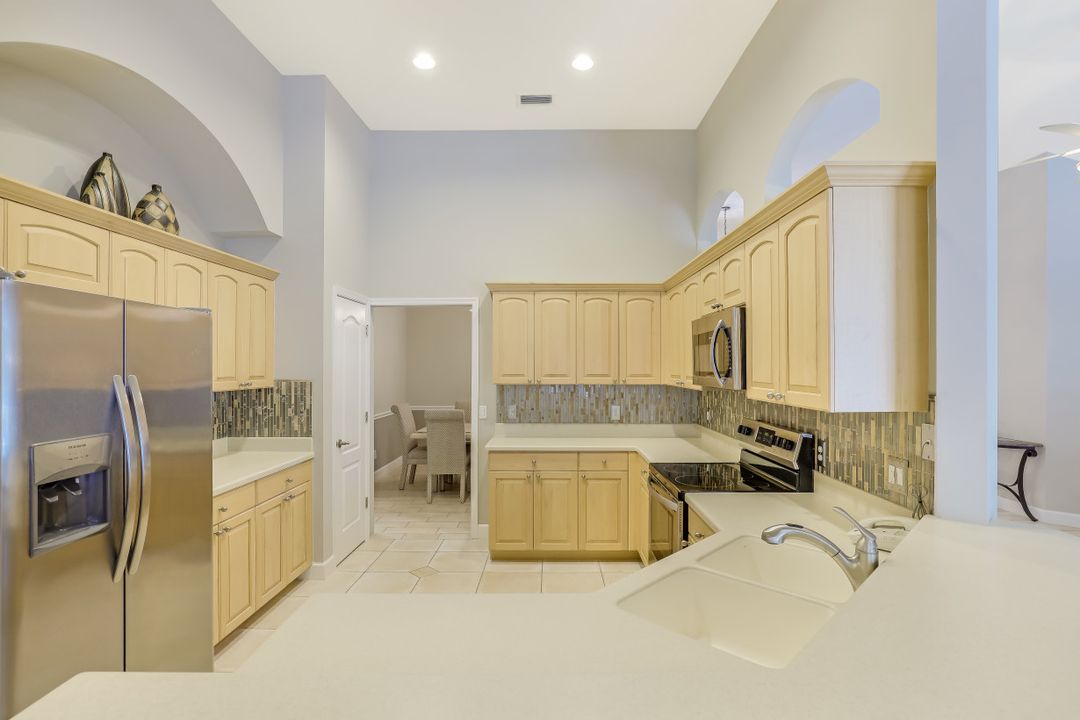 4571 Pine Ridge Rd, Naples, FL 34119