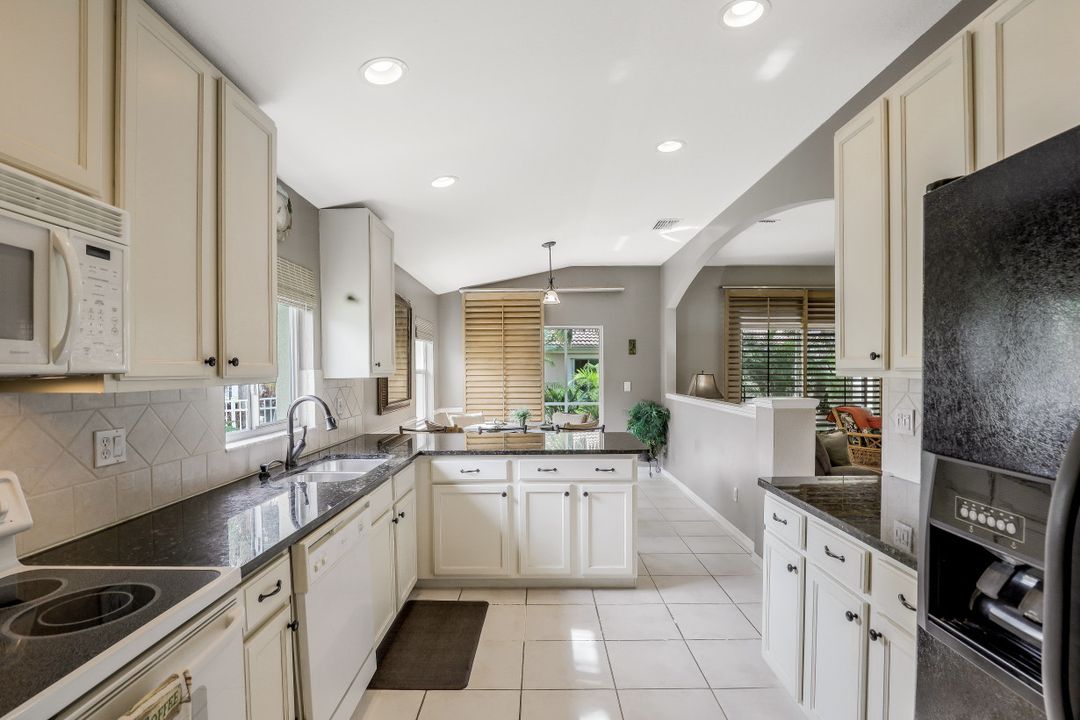 7927 Wexford Dr, Naples, FL 34104