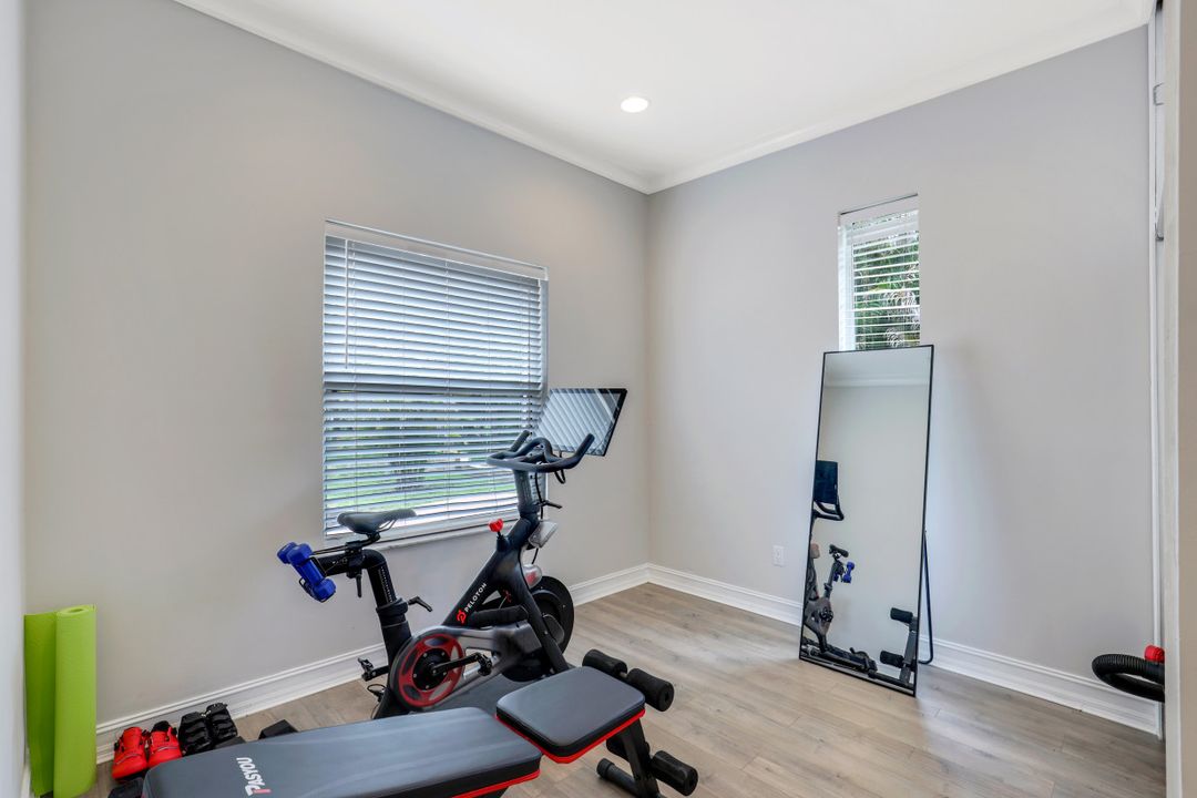 180 23rd St NW, Naples, FL 34120