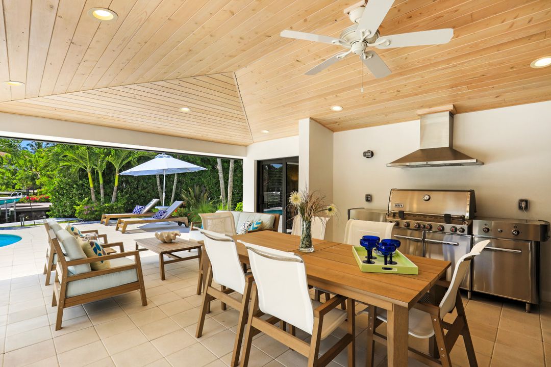 1300 Dolphin Rd, Naples, FL 34102