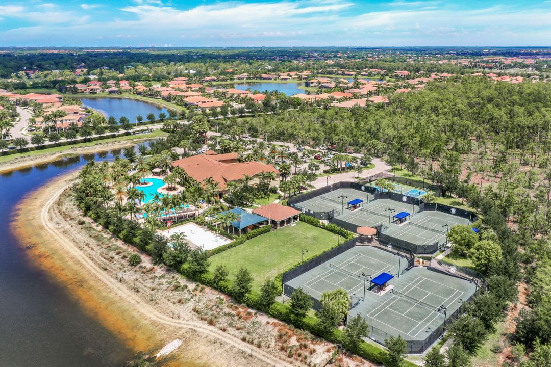 3646 Santaren Ct, Naples, FL 34119