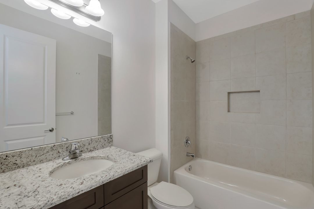 4489 Aurora St, Naples, FL 34119