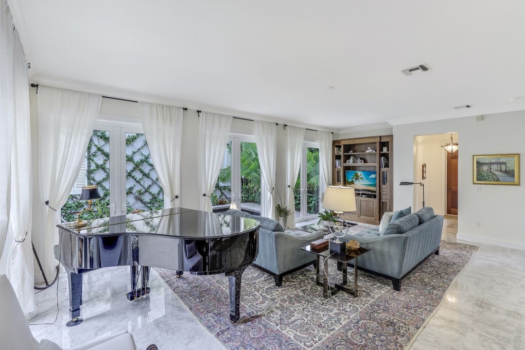 868 4th St S #11, Naples, FL 34102