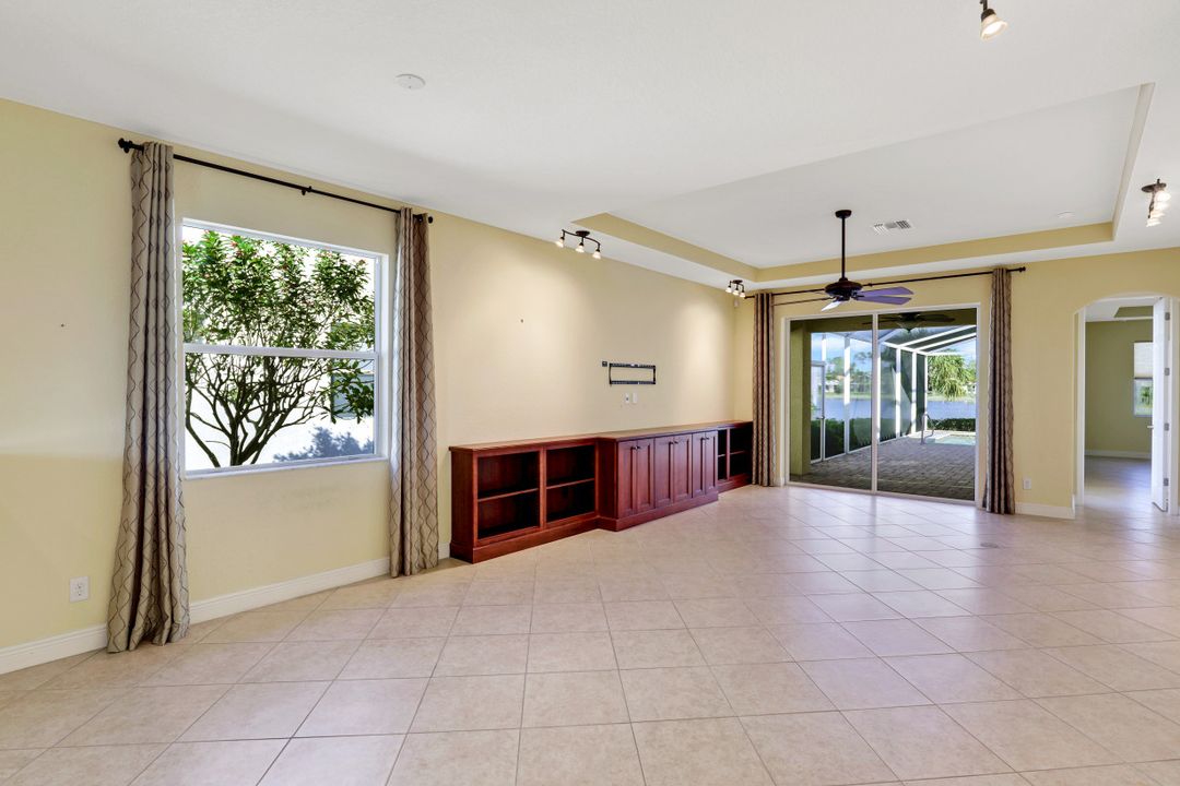 9400 La Bianco St, Fort Myers, FL 33967