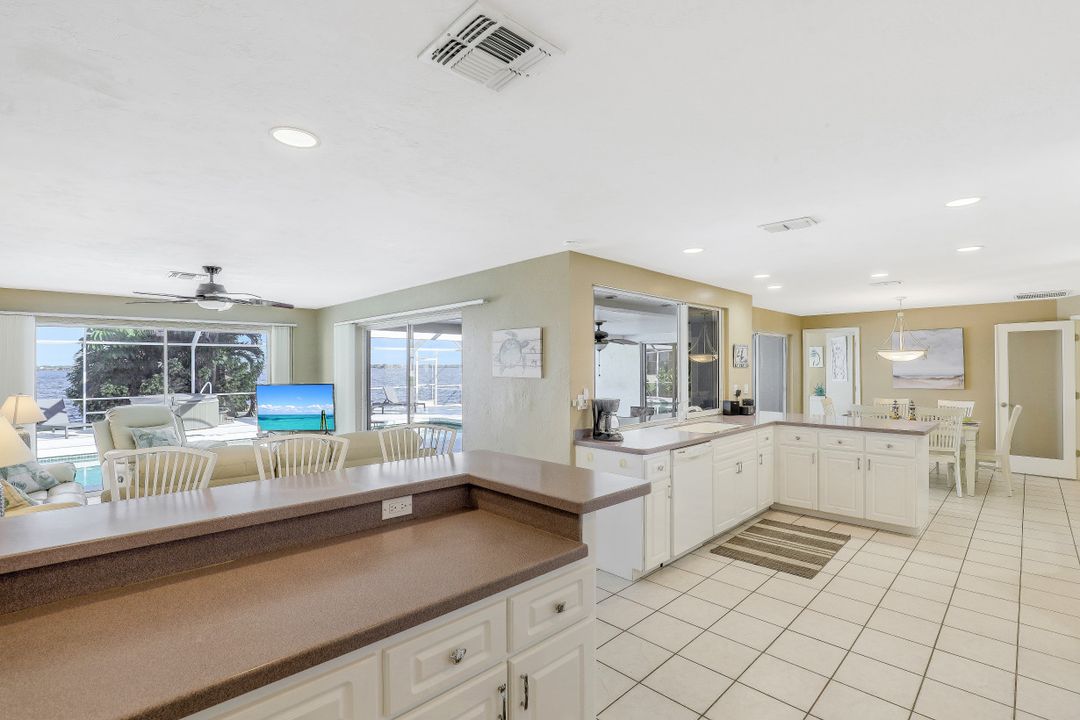 5261 Nautilus Dr, Cape Coral, FL 33904