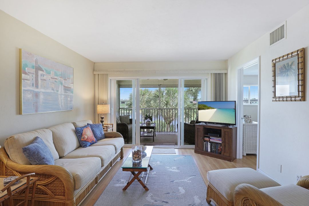 1004 Manatee Rd #H301, Naples, FL 34114