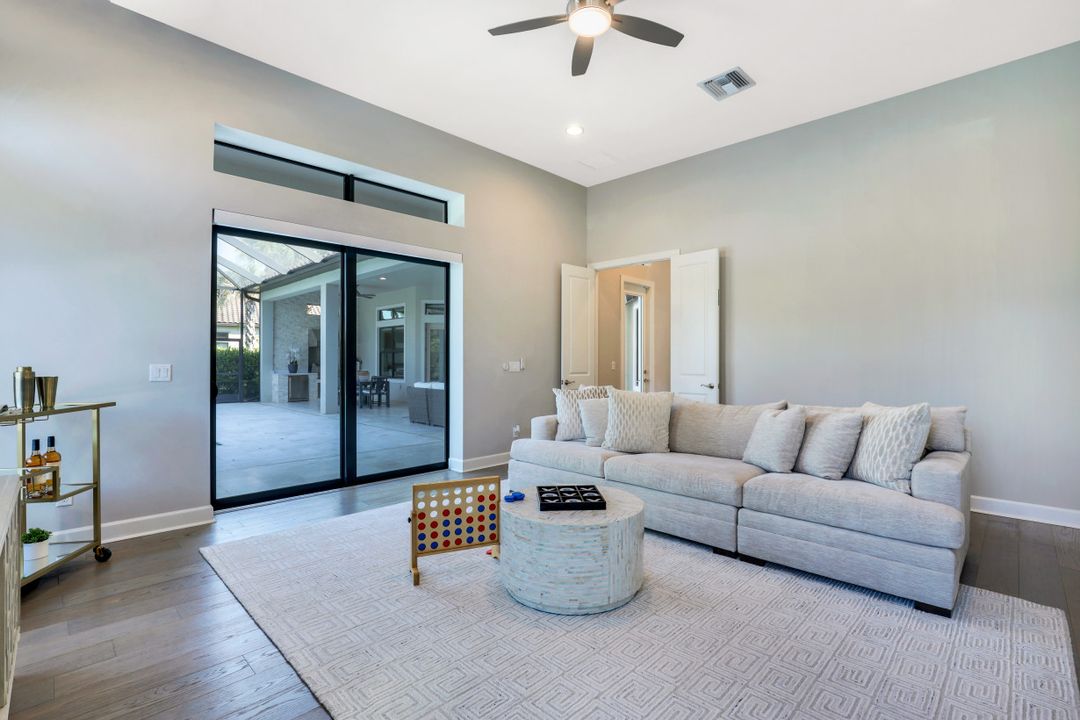 9018 Sorreno Ct, Naples, FL 34119