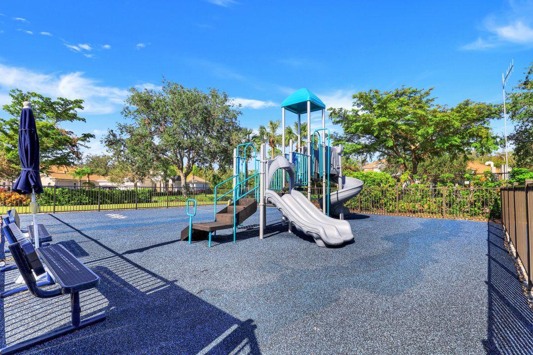 16156 Parque Ln, Naples, FL 34110