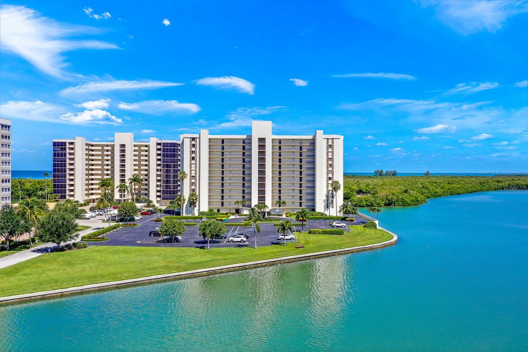 17 Bluebill Ave #305, Naples, FL 34108