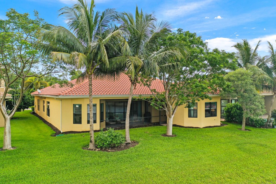 3883 Gibralter Dr, Naples, FL 34119