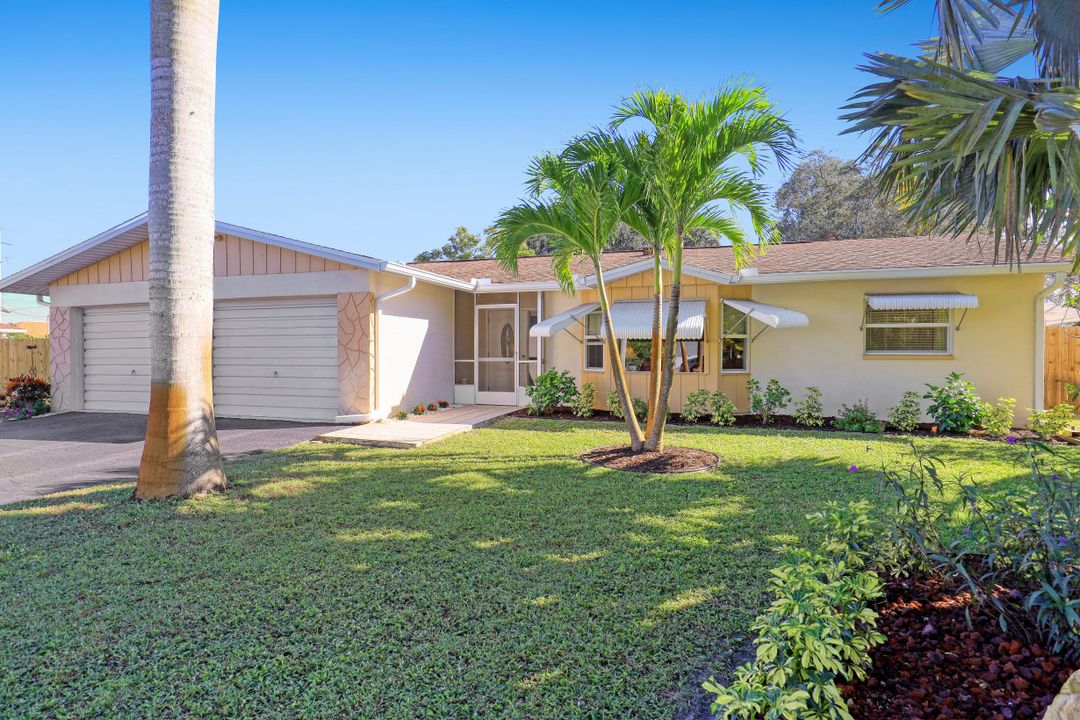 27515 Los Amigos Ln, Bonita Springs, FL 34135