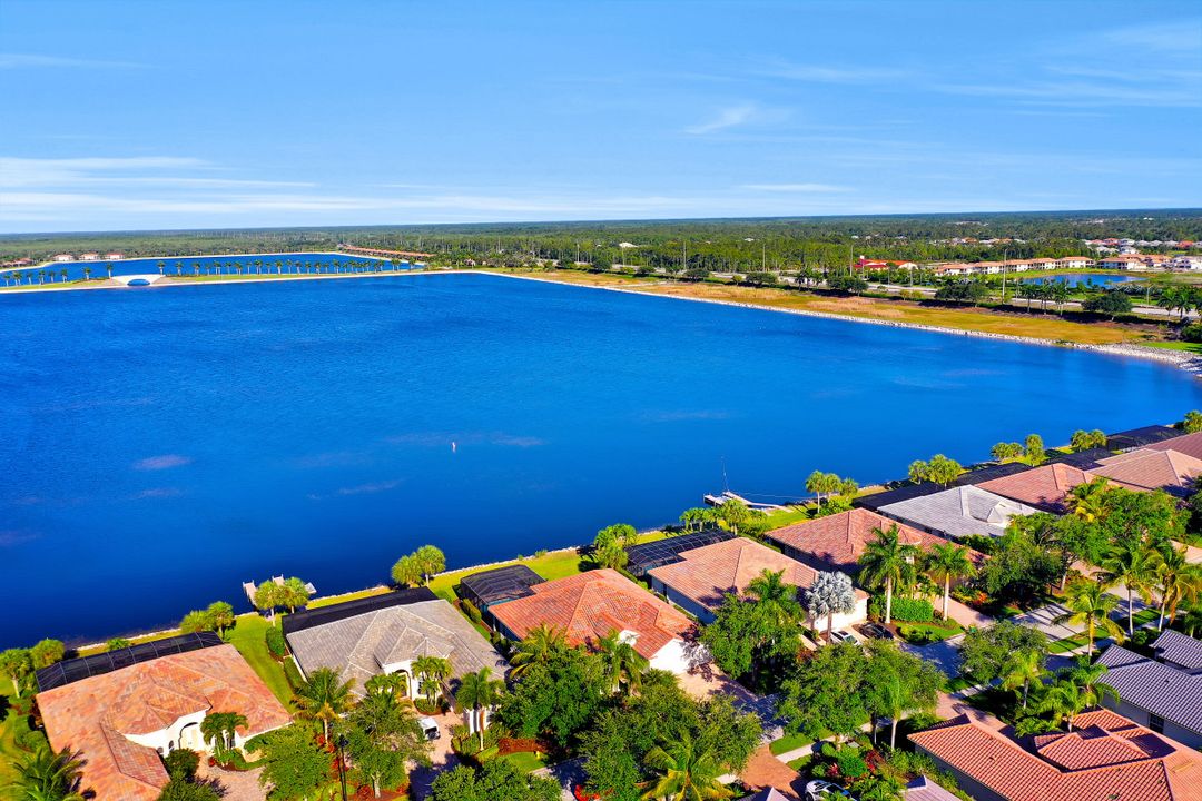 8761 Hideaway Harbor Ct, Naples, FL 34120