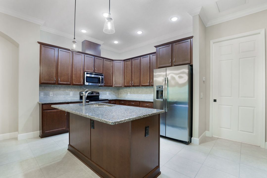 9181 Isla Bella Cir, Bonita Springs, FL 34135