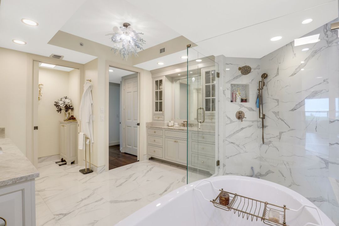 285 Grande Way #1204, Naples, FL 34110