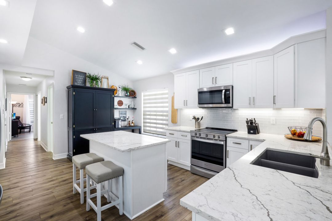 1671 Triangle Palm Terrace, Naples, FL 34119