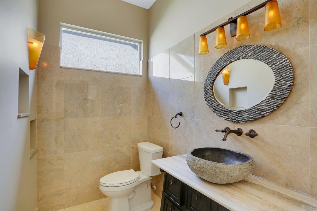 6615 Chestnut Cir, Naples, FL 34109