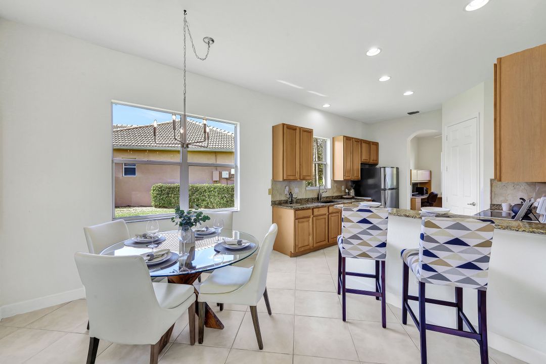 6104 Highwood Park Ln, Naples, FL 34110