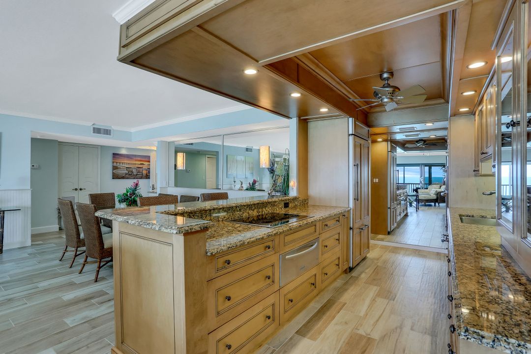 2171 Gulf Shore Blvd N #702, Naples, FL 34102