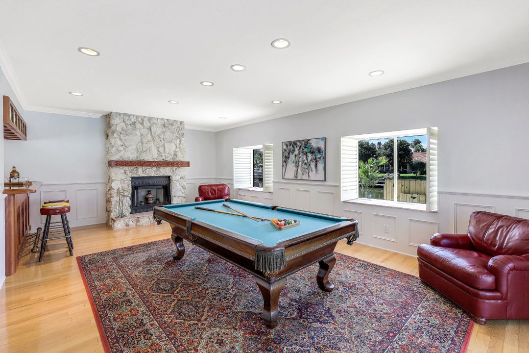 438 Lagoon Ave, Naples, FL 34108