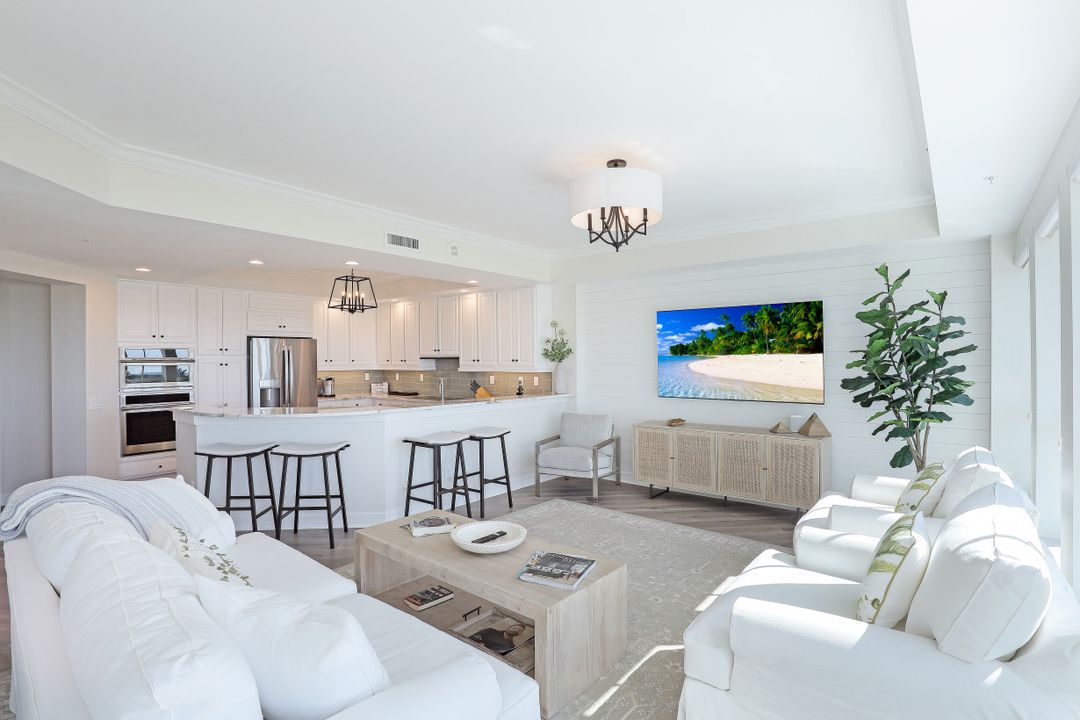 295 Grande Way #404, Naples, FL 34110