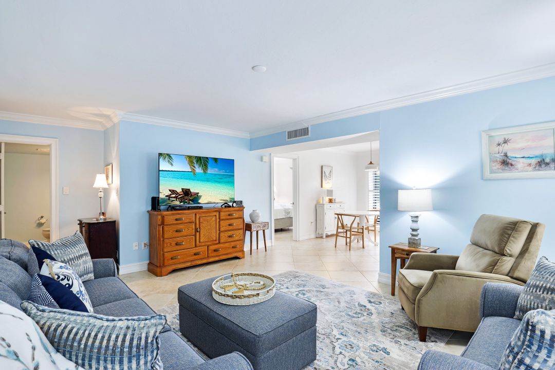 788 Park Shore Dr #H13, Naples, FL 34103