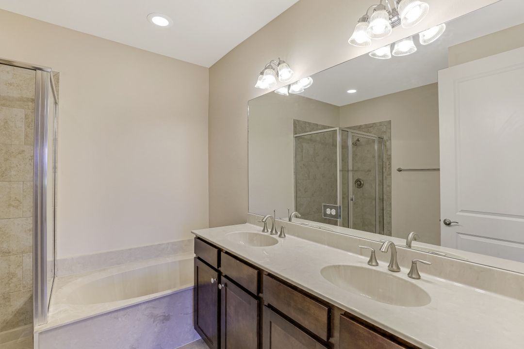 7754 Bristol Cir, Naples, FL 34120