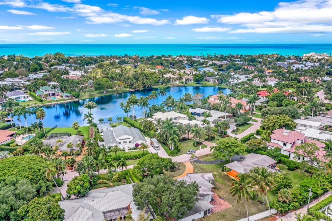 566 Palm Cir E, Naples, FL 34102