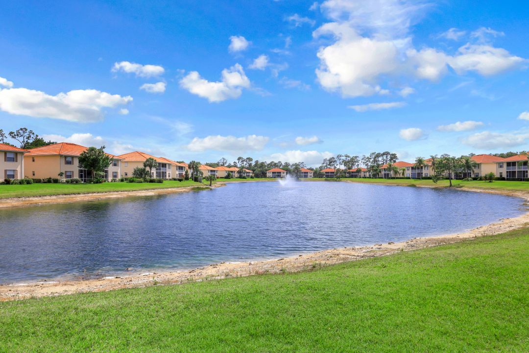 360 Robin Hood Cir #102, Naples, FL 34104