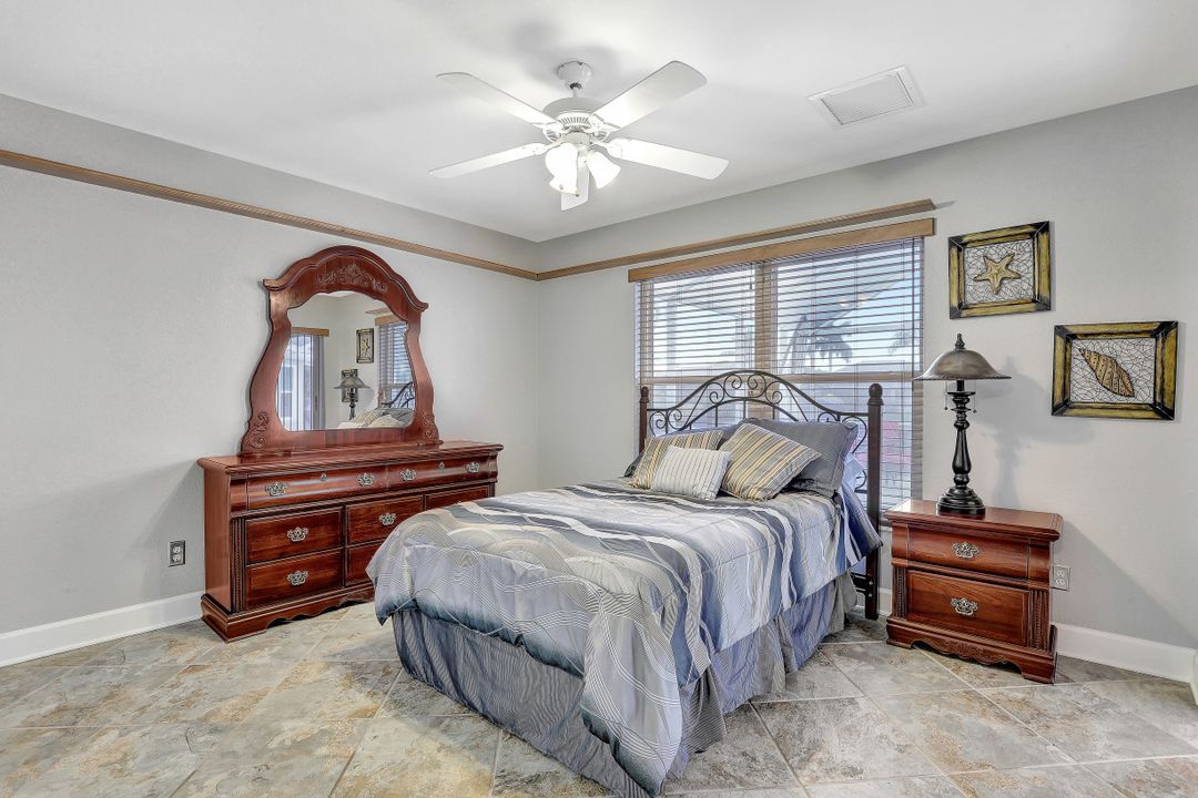 2130 SW 51st St, Cape Coral, FL 33914