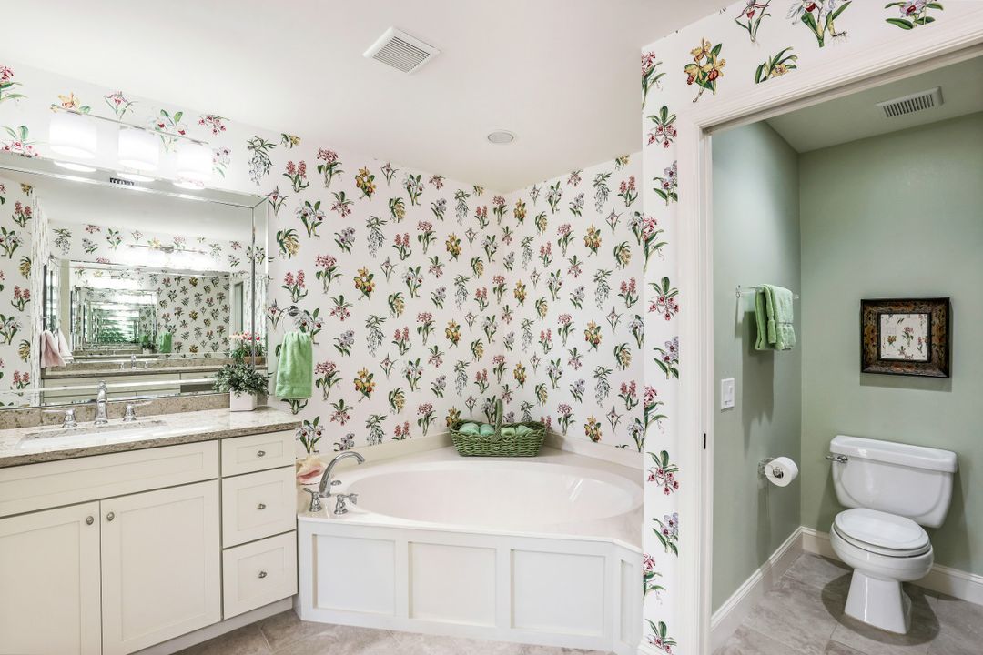 4650 Yacht Harbor Dr #126, Naples, FL 34112