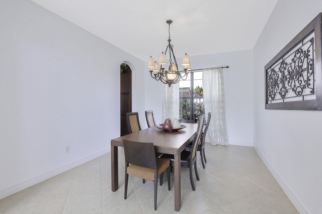 3718 Pleasant Springs Dr, Naples, FL 34119