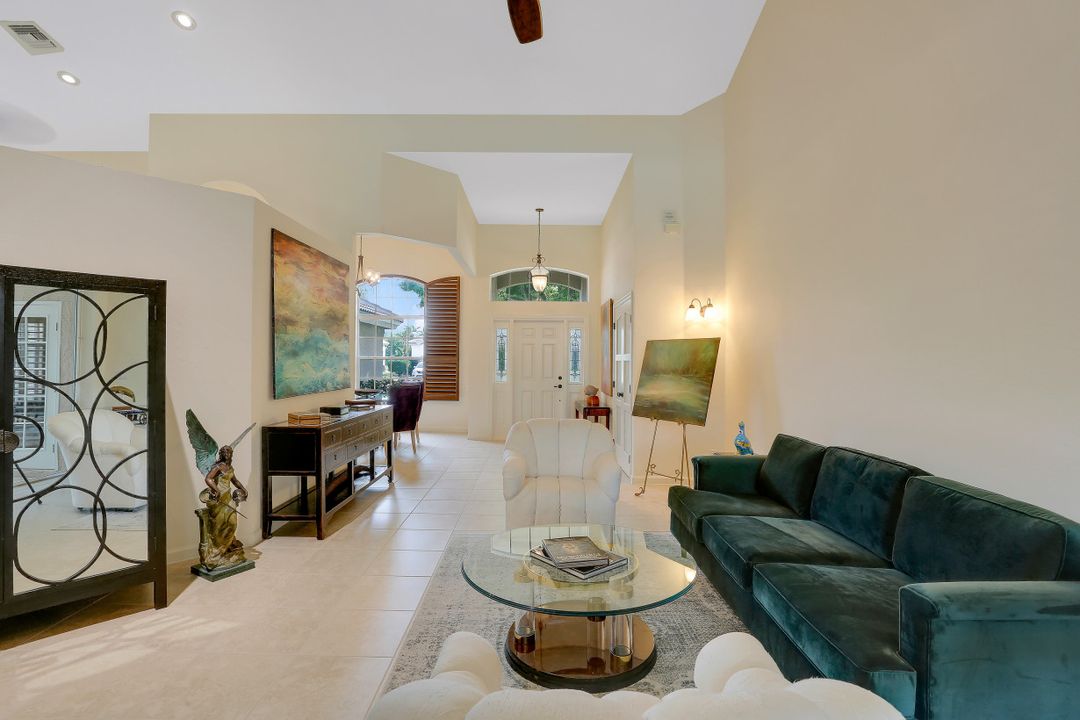 6615 Chestnut Cir, Naples, FL 34109